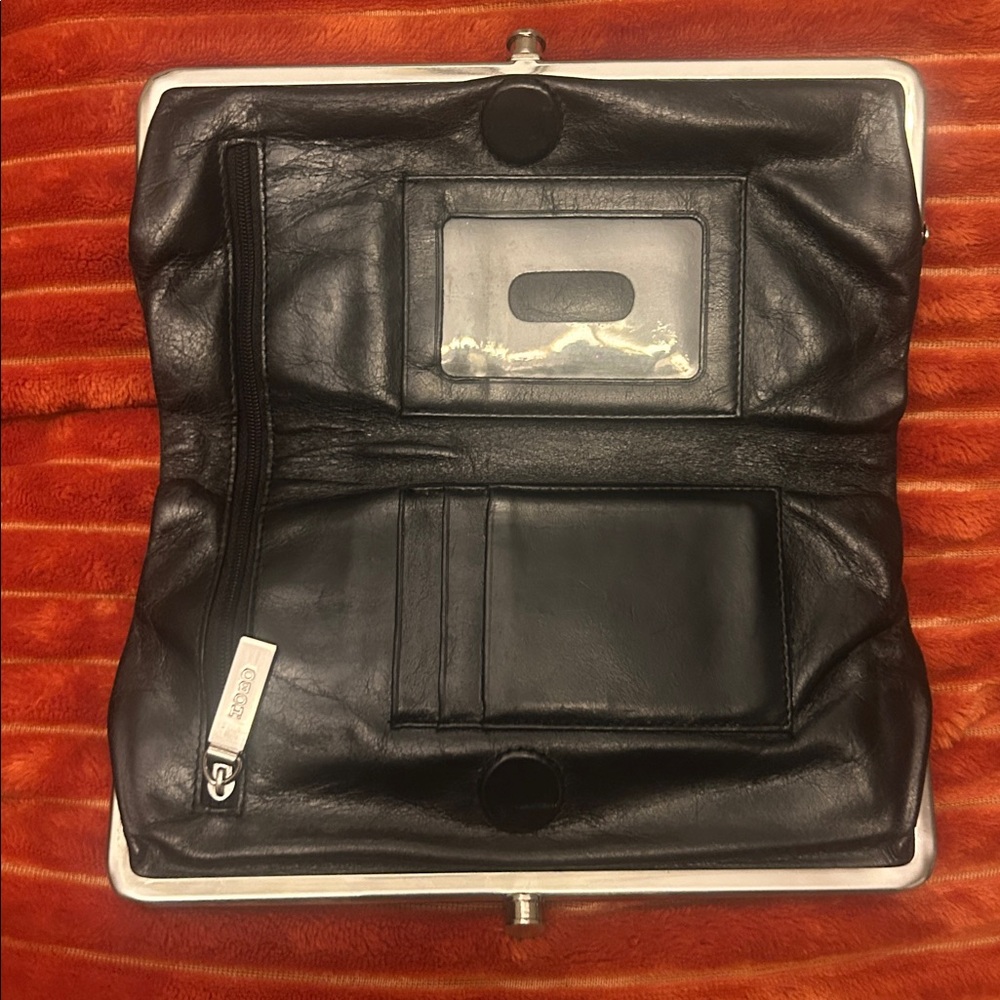 HOBO Lauren Double-Frame Clutch Wallet in Black Vintage Leather - Picture 4 of 13